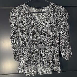 4/$16 Banana Republic Top